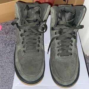 Nike Air Force 1 High LV8 (GS) 5.5 Y